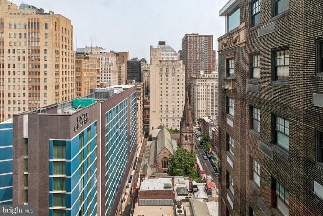 Building Photo - 1701 Locust St