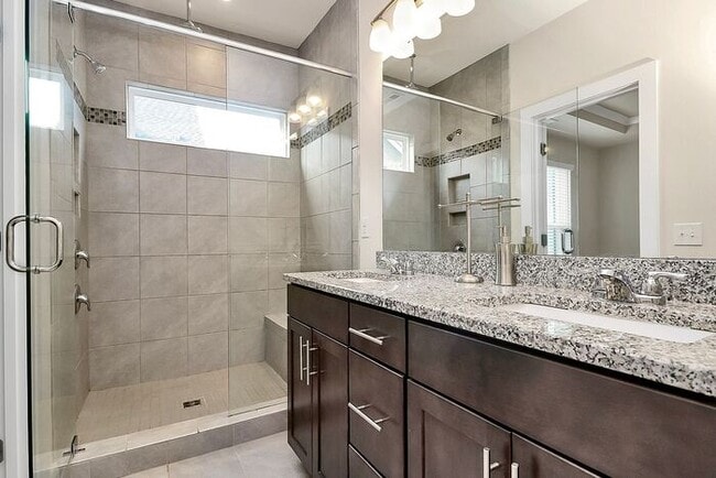 Building Photo - Stunning 3BD/3.5BA End Unit w/ City Views!