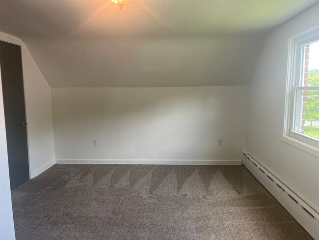 Building Photo - Spacious 5-Bedroom Home in East Cocalico T...