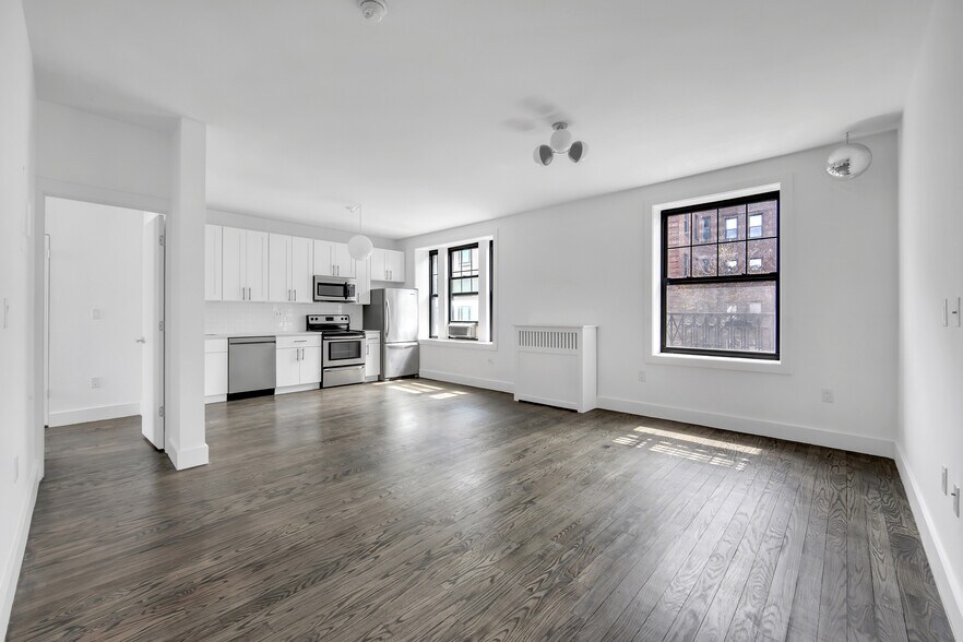 Primary Photo - 35 Clarkson Ave