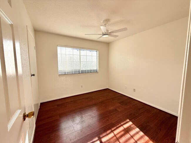 Building Photo - 236 E 46th St