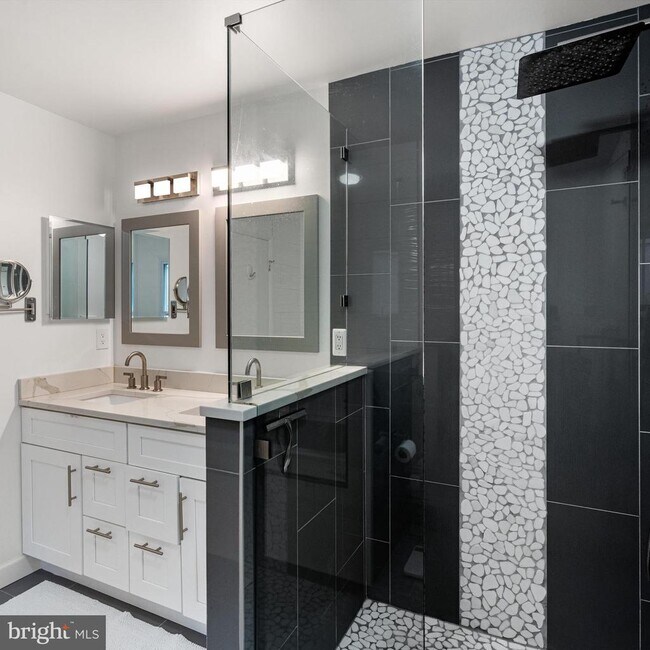 Building Photo - 3704 Oak Hill Way