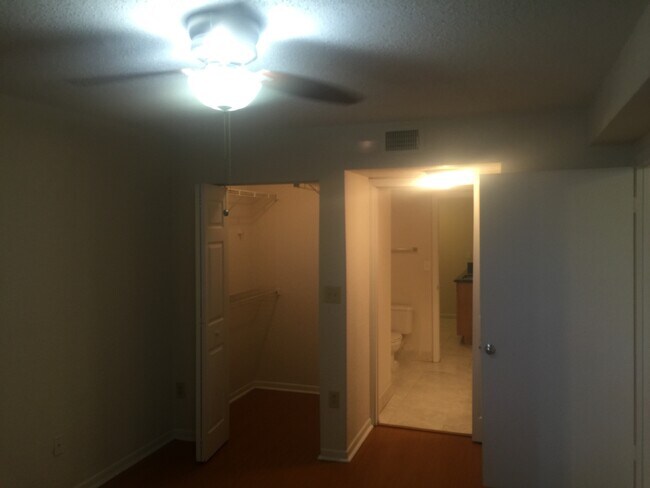 Building Photo - 2880 N Oakland Forest Dr