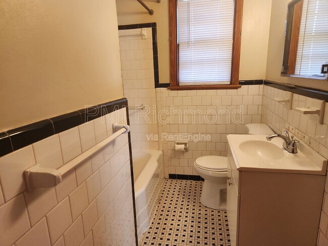 Building Photo - 831 Newkirk Dr
