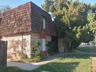 Primary Photo - 824 Bridge St