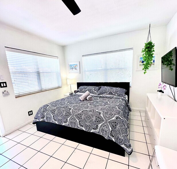 Building Photo - 322 Oregon St