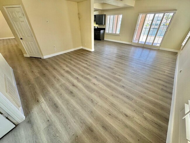Building Photo - GORGEOUS 2 STORY SPACIOUS 4 BEDROOM HOUSE ...