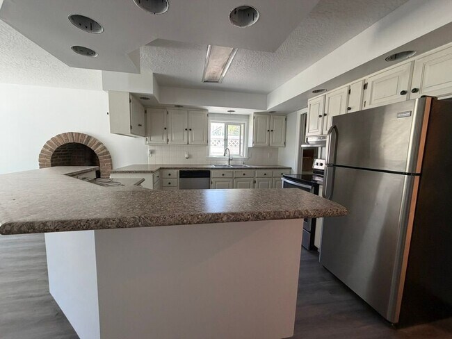Building Photo - 174 S 600 E