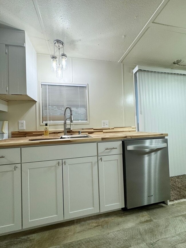 Building Photo - Looking for Tranquility? Look No Further!