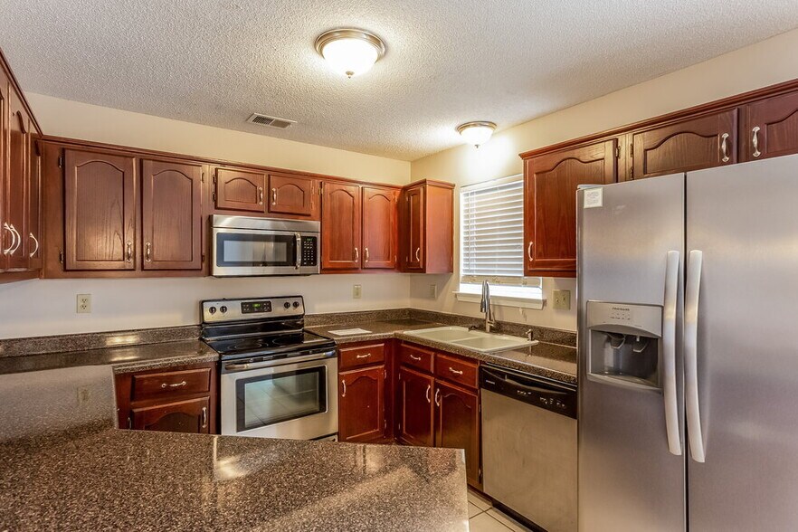 Building Photo - 6853 Ranch Ridge Cove E