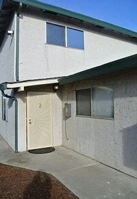 Building Photo - Updated and Spacious Condo near Shopping and Dining!