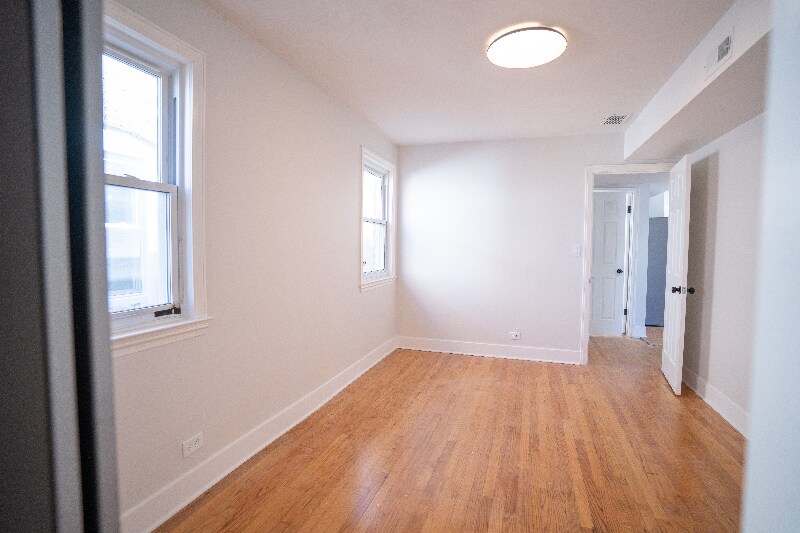 Building Photo - 5735 W Addison St