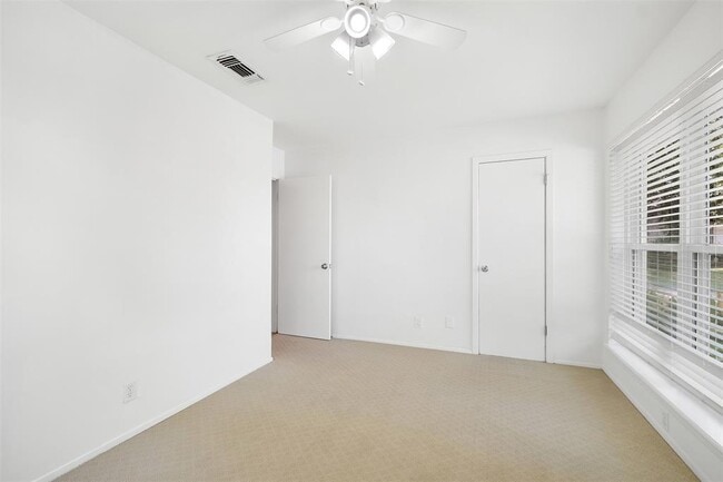 Building Photo - 8600 Clarewood Cir