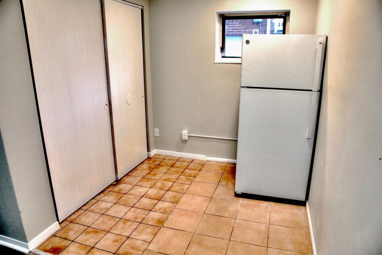 Building Photo - 310 E 17th Ave