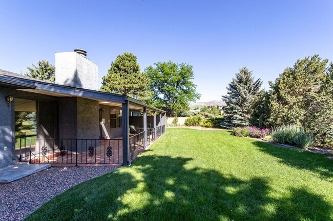 Building Photo - Ranch Style Home Located inside Kissing Camels!
