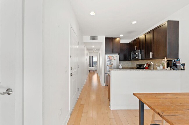 Building Photo - 110 Tidewater St