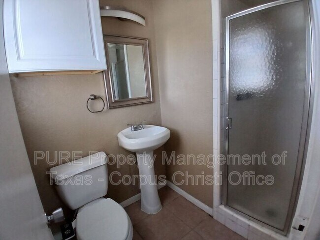 Building Photo - 10609 Kingwood Dr