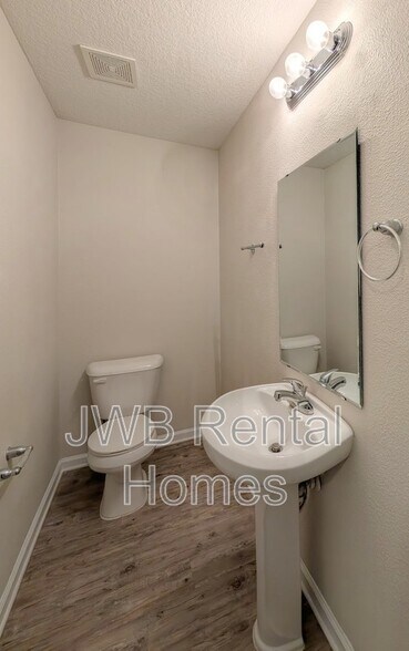 Building Photo - 8445 McGirts Village Ln
