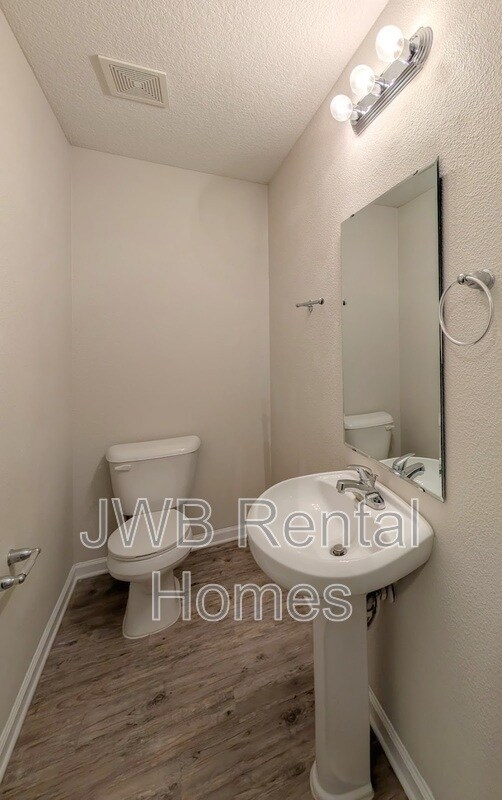 Building Photo - 8445 McGirts Village Ln
