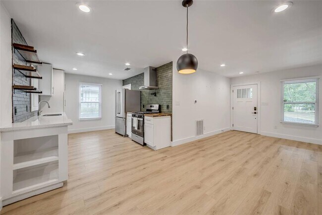 Building Photo - 8814 Laverty Pl