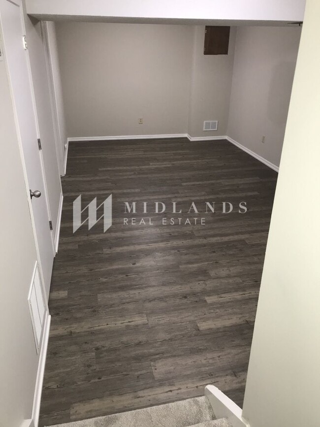 Building Photo - Aksarben Duplex