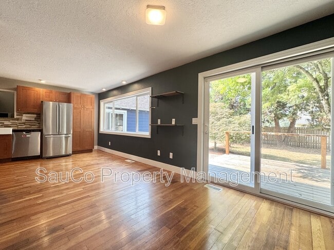 Building Photo - 6543 SE Borwick St