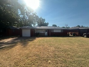 Building Photo - 2524 Eagle Dr
