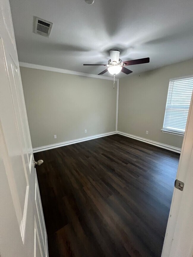Building Photo - 970 Austin Ct