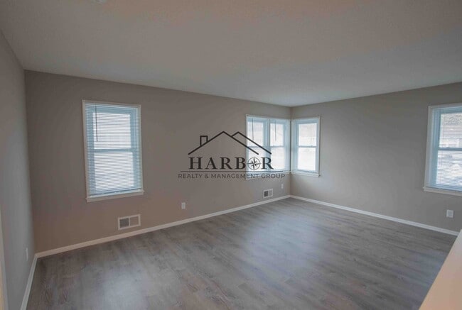 Building Photo - Single Family Home in SW Rochester with Fu...
