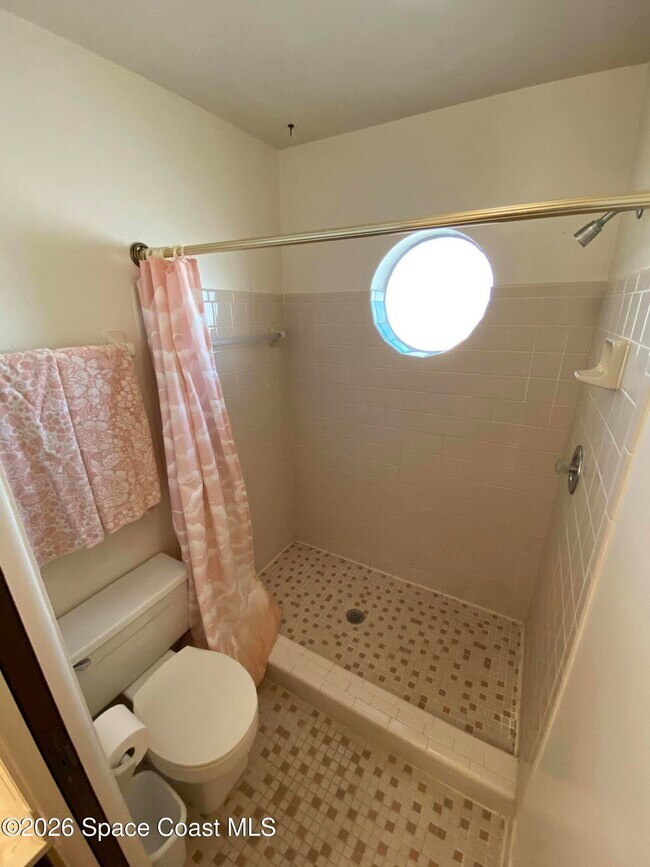 Building Photo - 423 Polk Ave