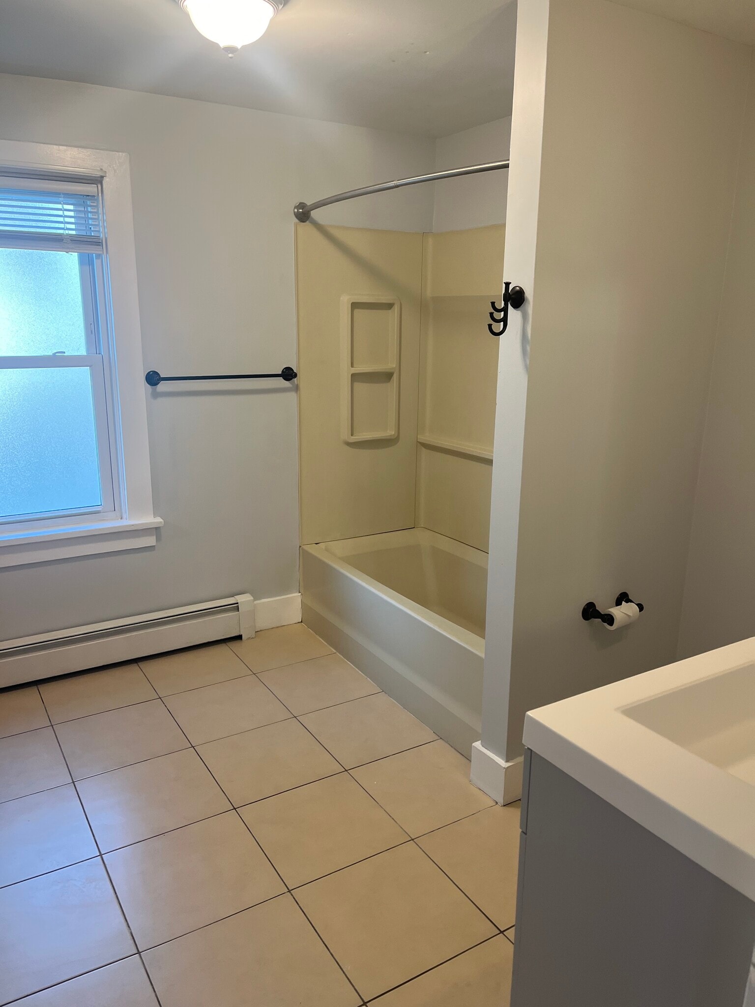 Full Bath - 109 Filmore St