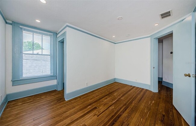 Building Photo - 620 Earle Ave N