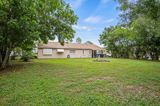 Building Photo - 232 SW Kimball Cir