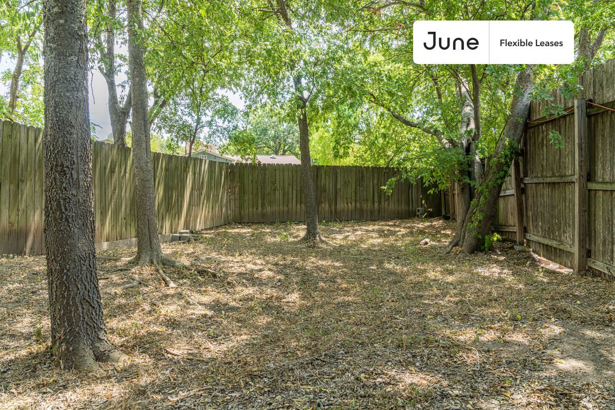 Building Photo - 5105 Spruce Cove