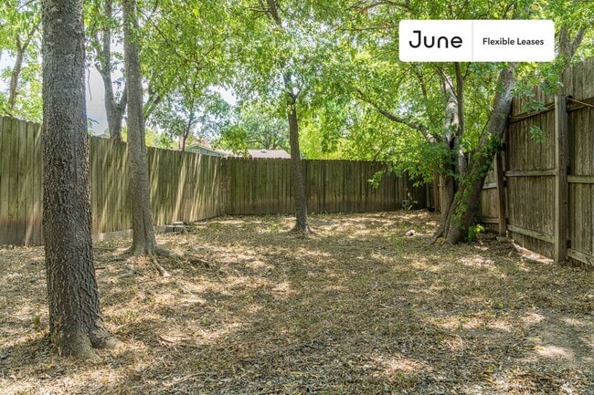 Building Photo - 5105 Spruce Cove