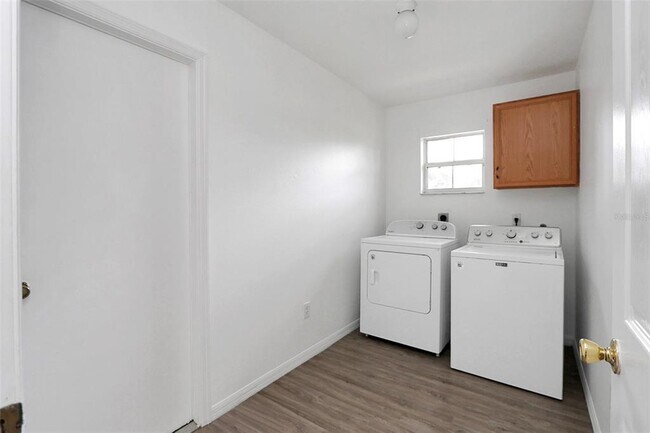 Building Photo - 10648 SW 38th Ave