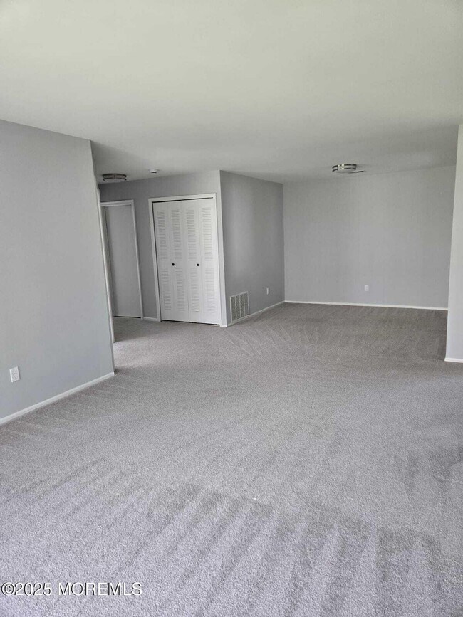 Building Photo - 127 Wellington Ct
