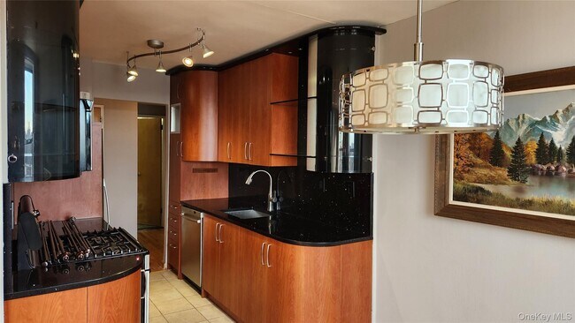 Building Photo - 2580 Ocean Pkwy