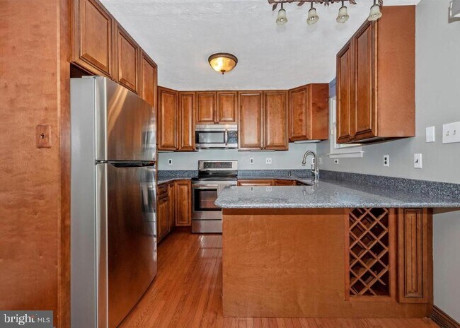 Building Photo - 381 W Thornhill Pl