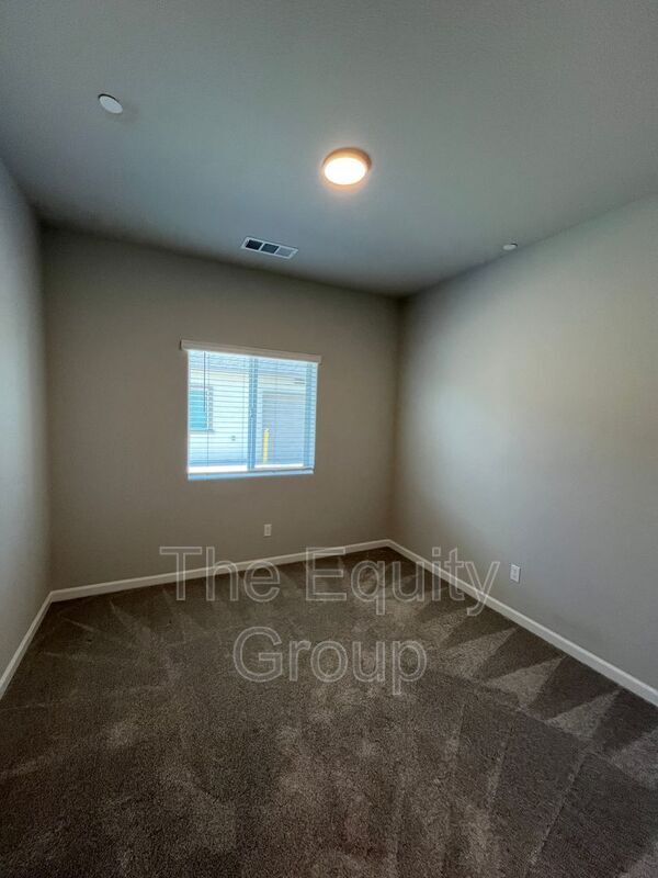 Building Photo - 510 S Summit St