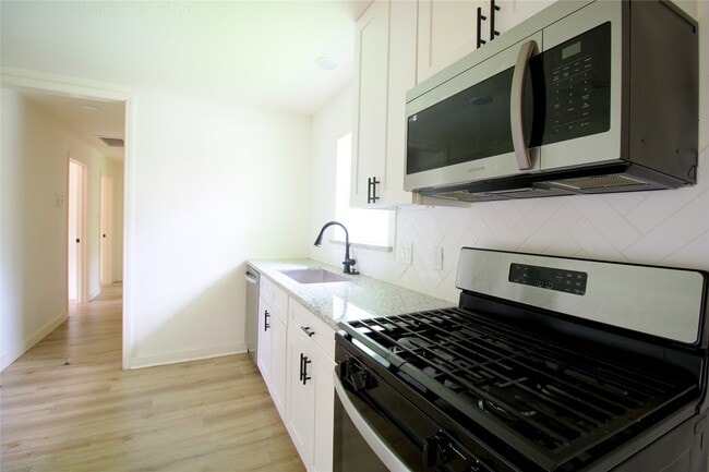 Building Photo - 9307 Linda Vista Rd