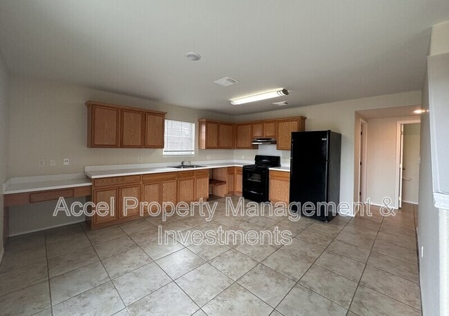Building Photo - 819 Briarwood Dr