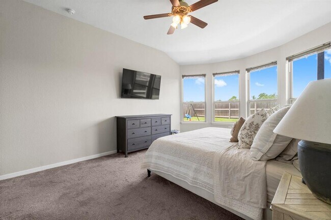 Building Photo - 24502 Royal Pike Dr