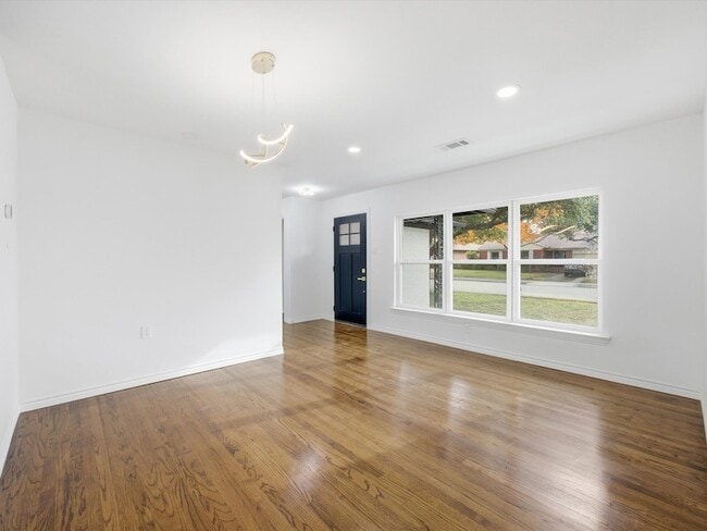 Building Photo - 10209 Casa View Dr