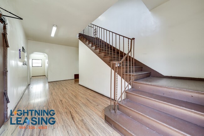 Building Photo - 402 1/2 N Coronado St-113D