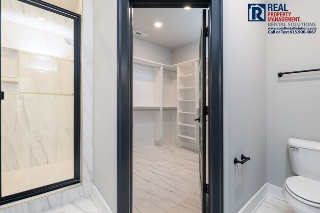 Building Photo - 3527 Pershing Dr