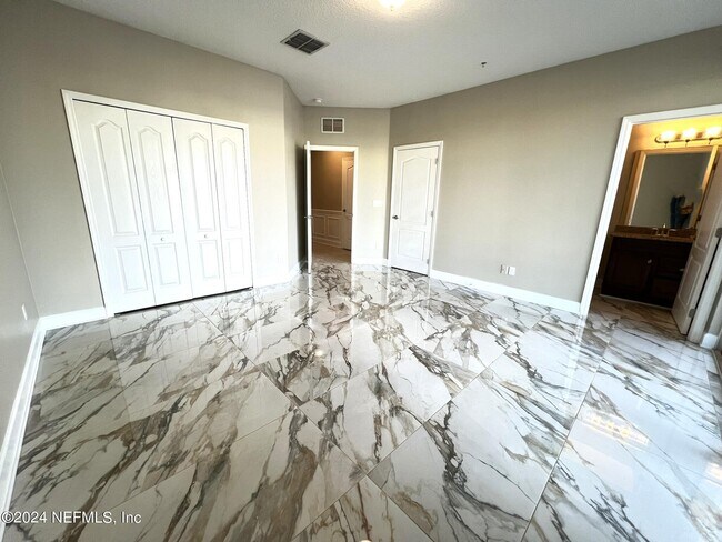 Building Photo - 4462 Ellipse Dr