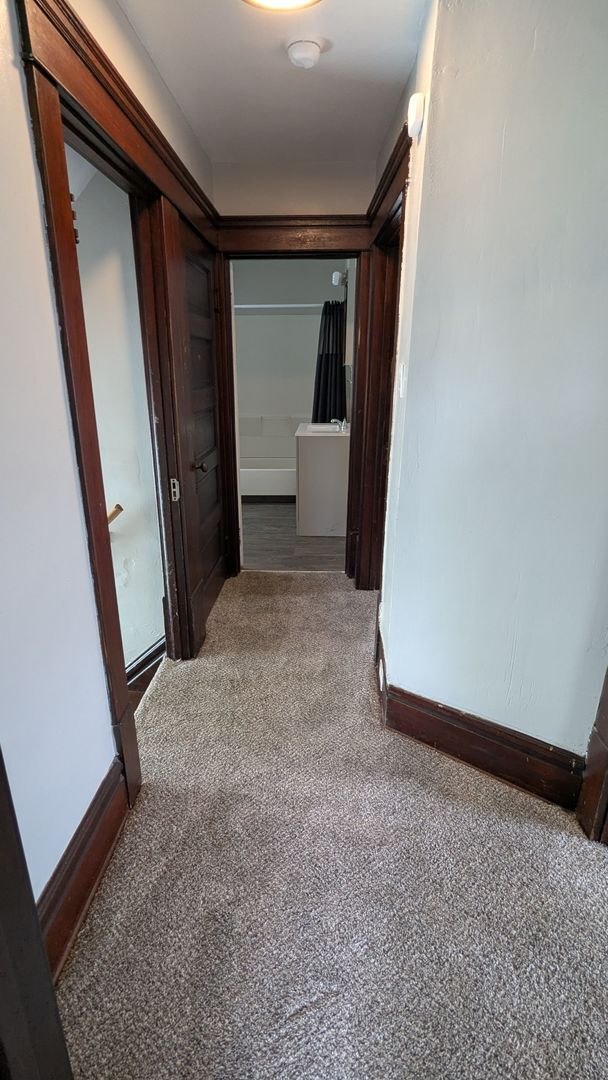 Building Photo - Spacious 5-bedroom, 1-bath home offers flexible living across multiple levels in Akron