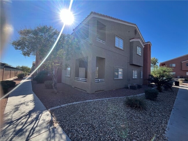 Building Photo - 4730 E Craig Rd