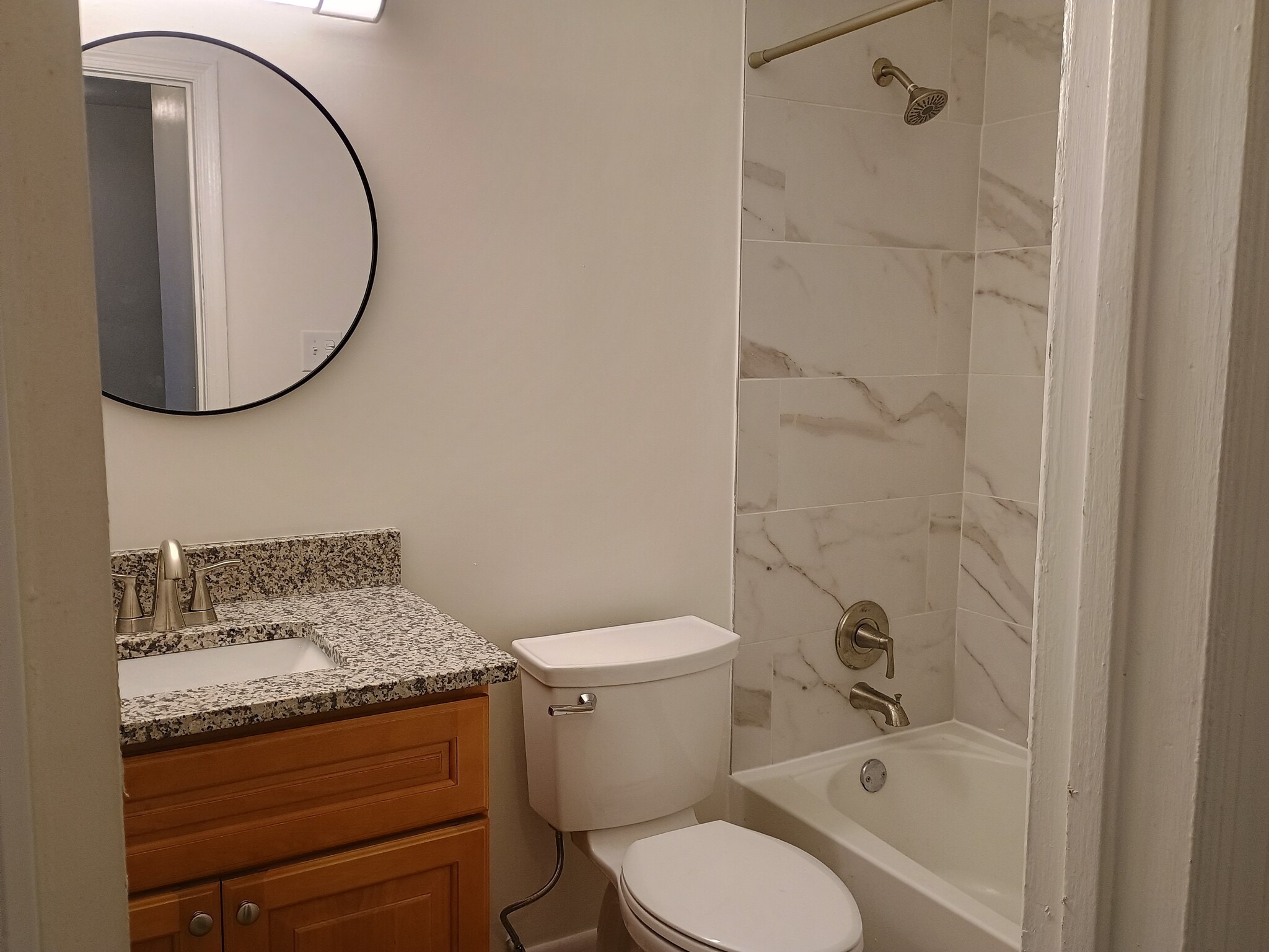 Full bathroom - 6617 Stoney Point North
